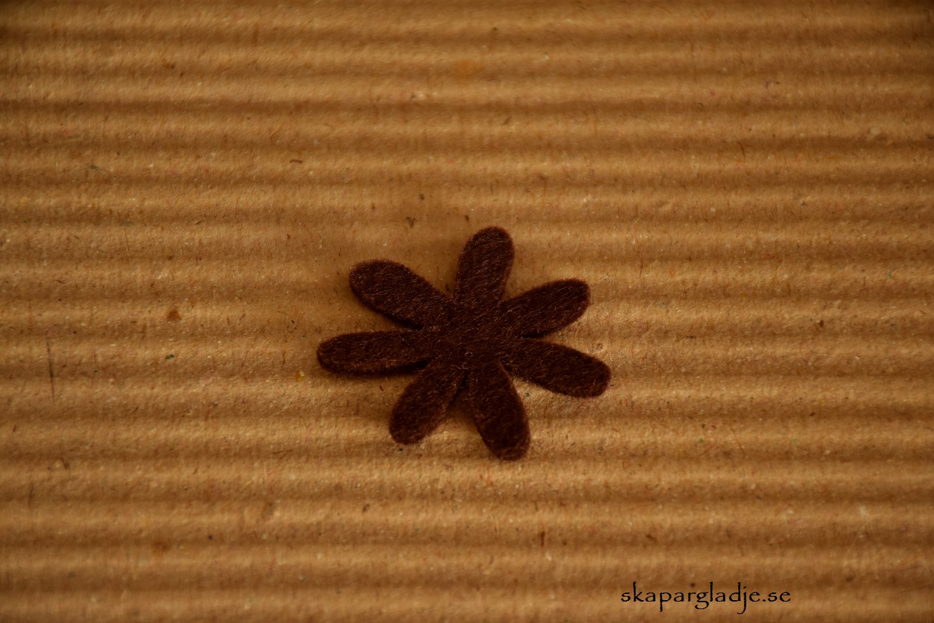 Filtblomma Brun 3,5cm  - 2