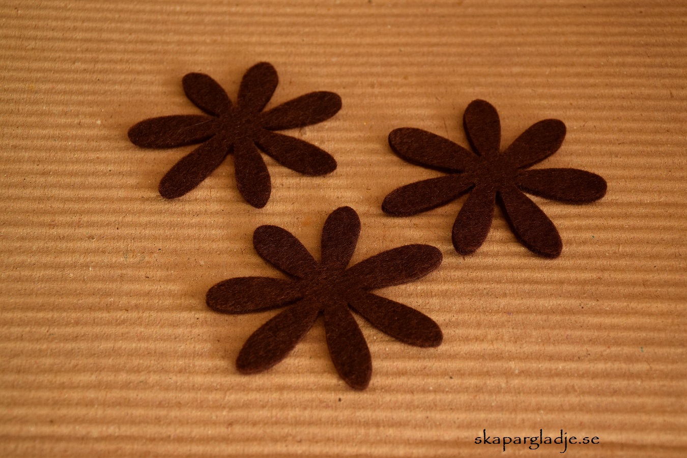 Filtblomma Brun 8cm 