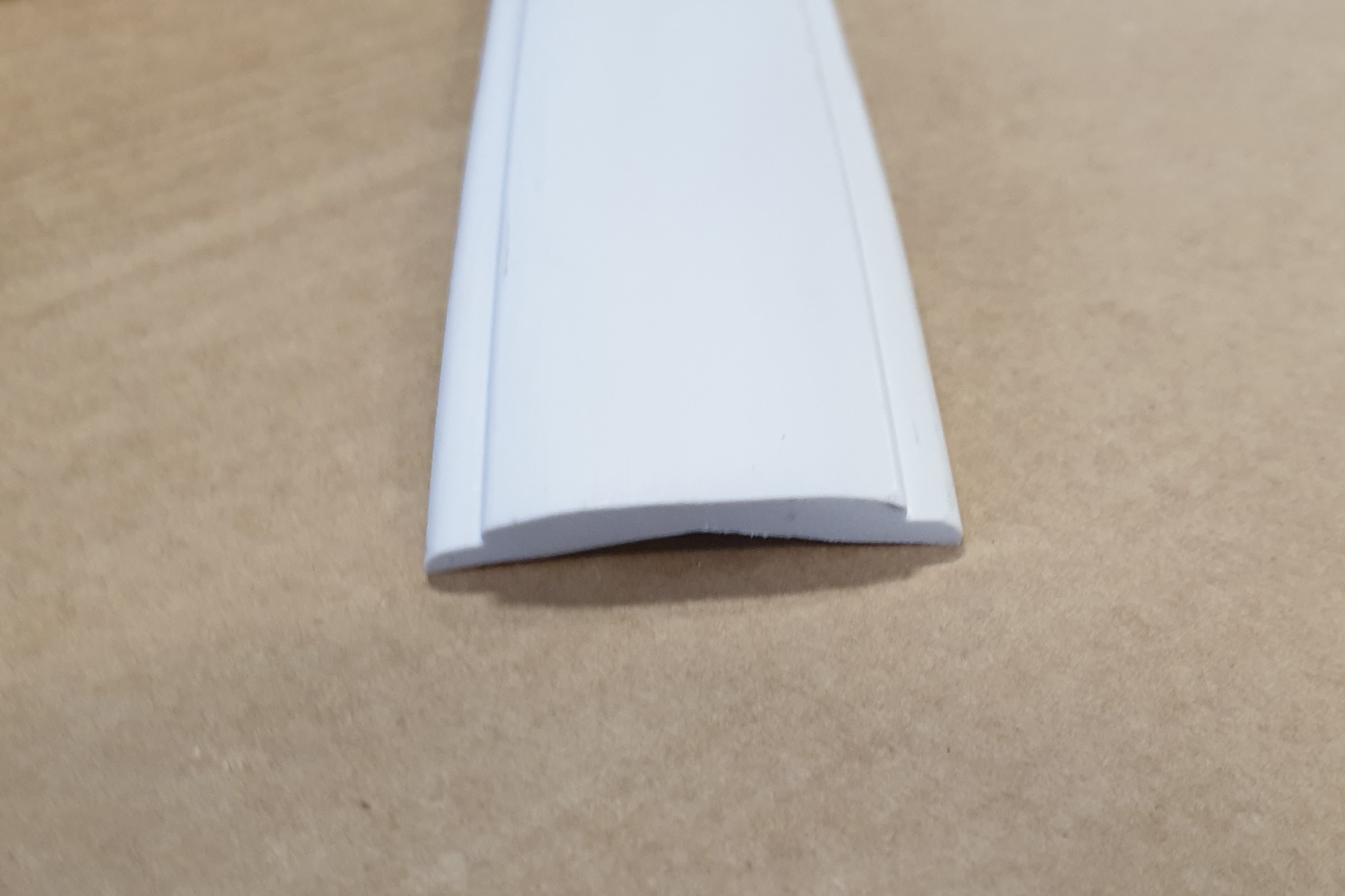 Dekorlist 37mm för alu-spoiler Adria - Vit