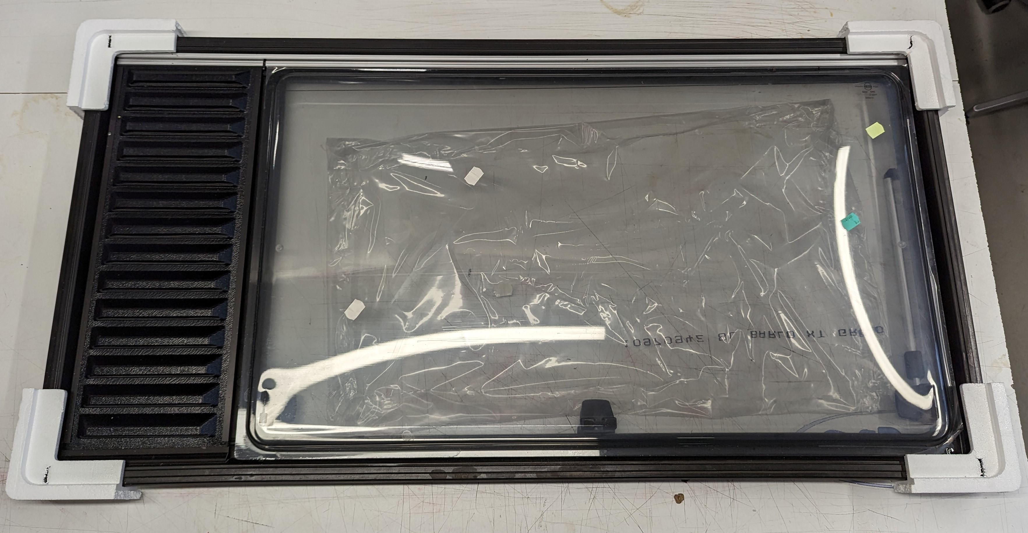 Bonocar fönster 900x550 (1100x550) med vent - Vänster