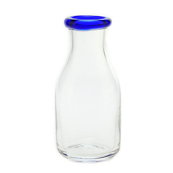 Botella de leche de borde azul
