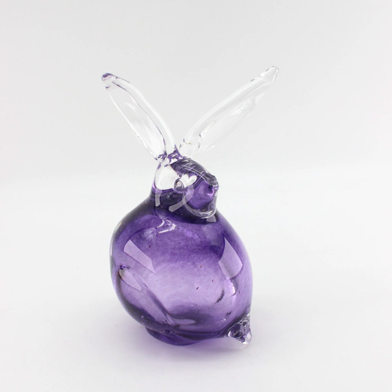 Kanin lilla glassskulptur