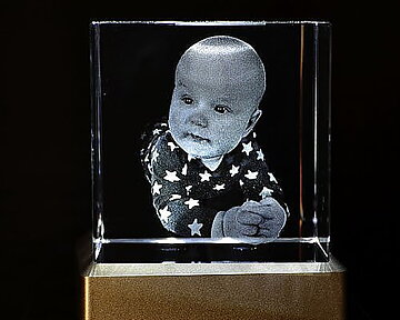 Grabado 3D dentro de bloques de vidrio  