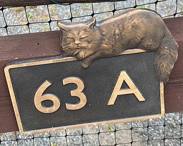 Letreros de bronce y aluminio hechos a mano en Suecia.  