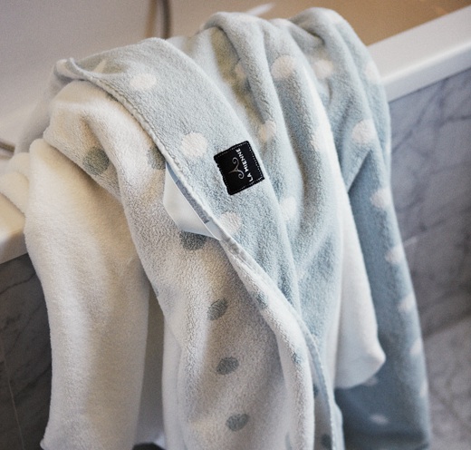 SHOWER TOWEL  DOTS, Light Blue Loop - 3