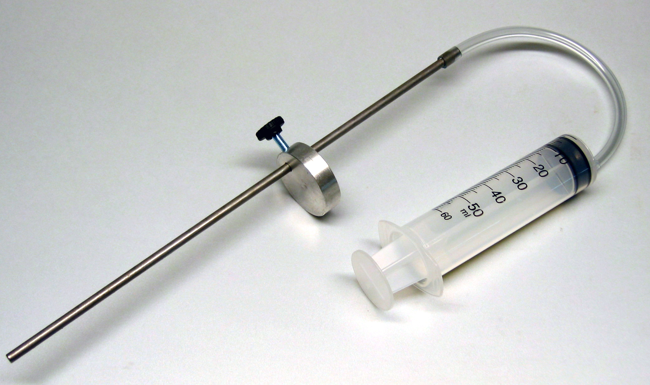 Oil level adjuster