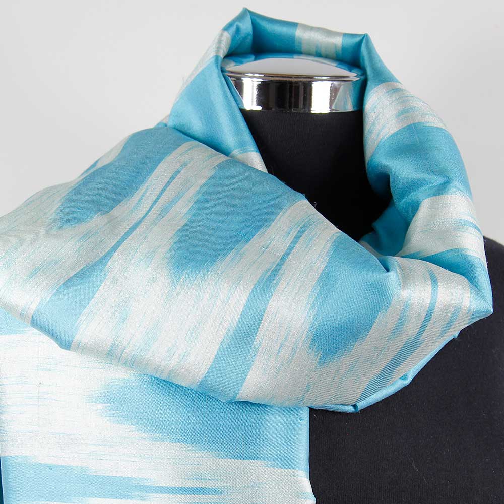 Sidensjal Ikat Zig Zag Turkos-Silvervit 2:a sort. - 3