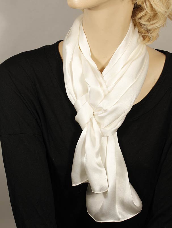 Vit avlång scarf av Sidensatin med handrullad fåll - 4