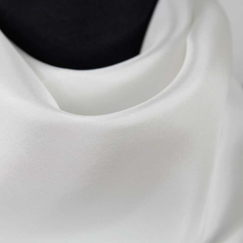 Vit Fyrkantig Sidenscarf 55x55cm. Pajsiden - 2