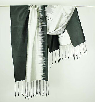 Drama Silkes Ikat Svart-Silver 2:a sort.