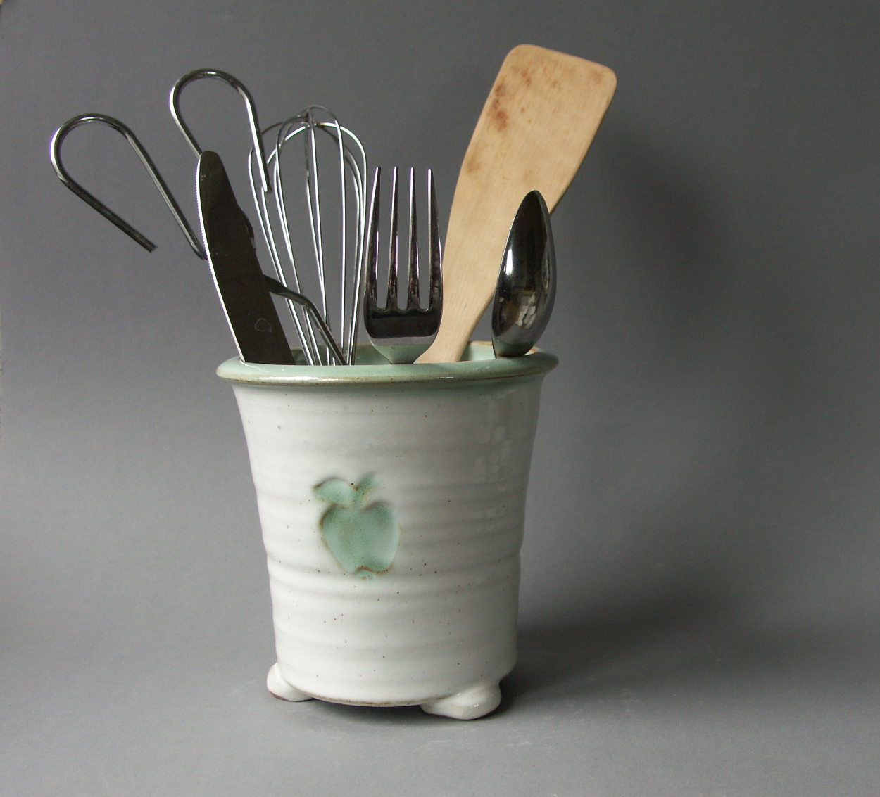 Stoneware utensil drainer