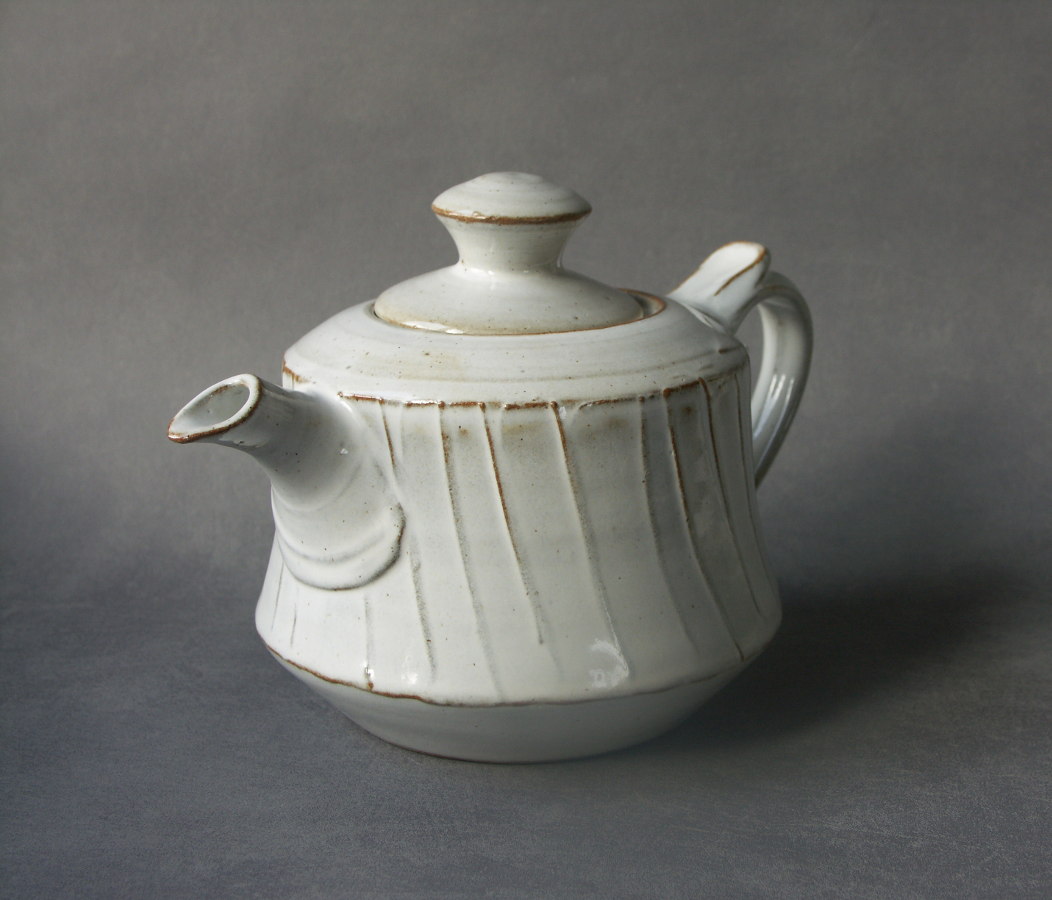 Teapot white with textured stripes