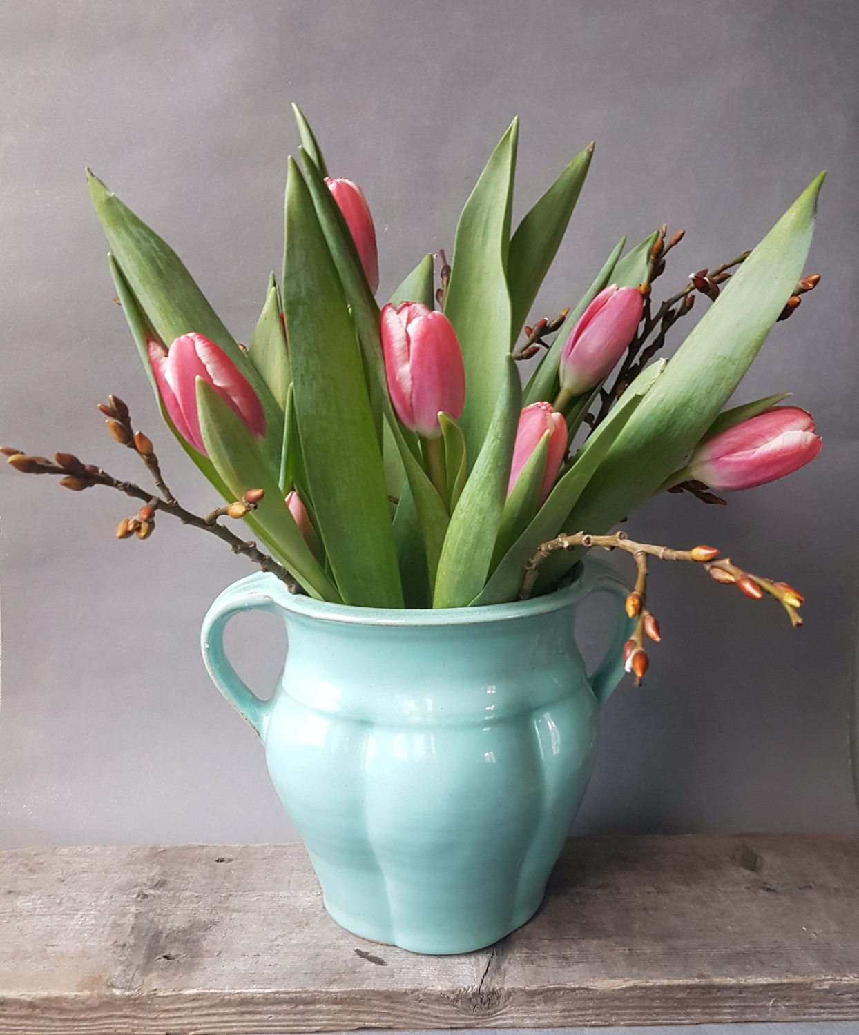 Tulip jar with handles