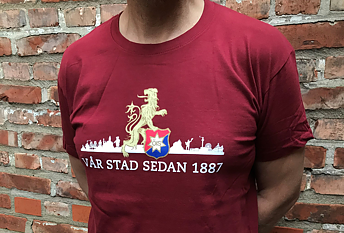 Vinröd t-shirt, Vår stad sedan 1887