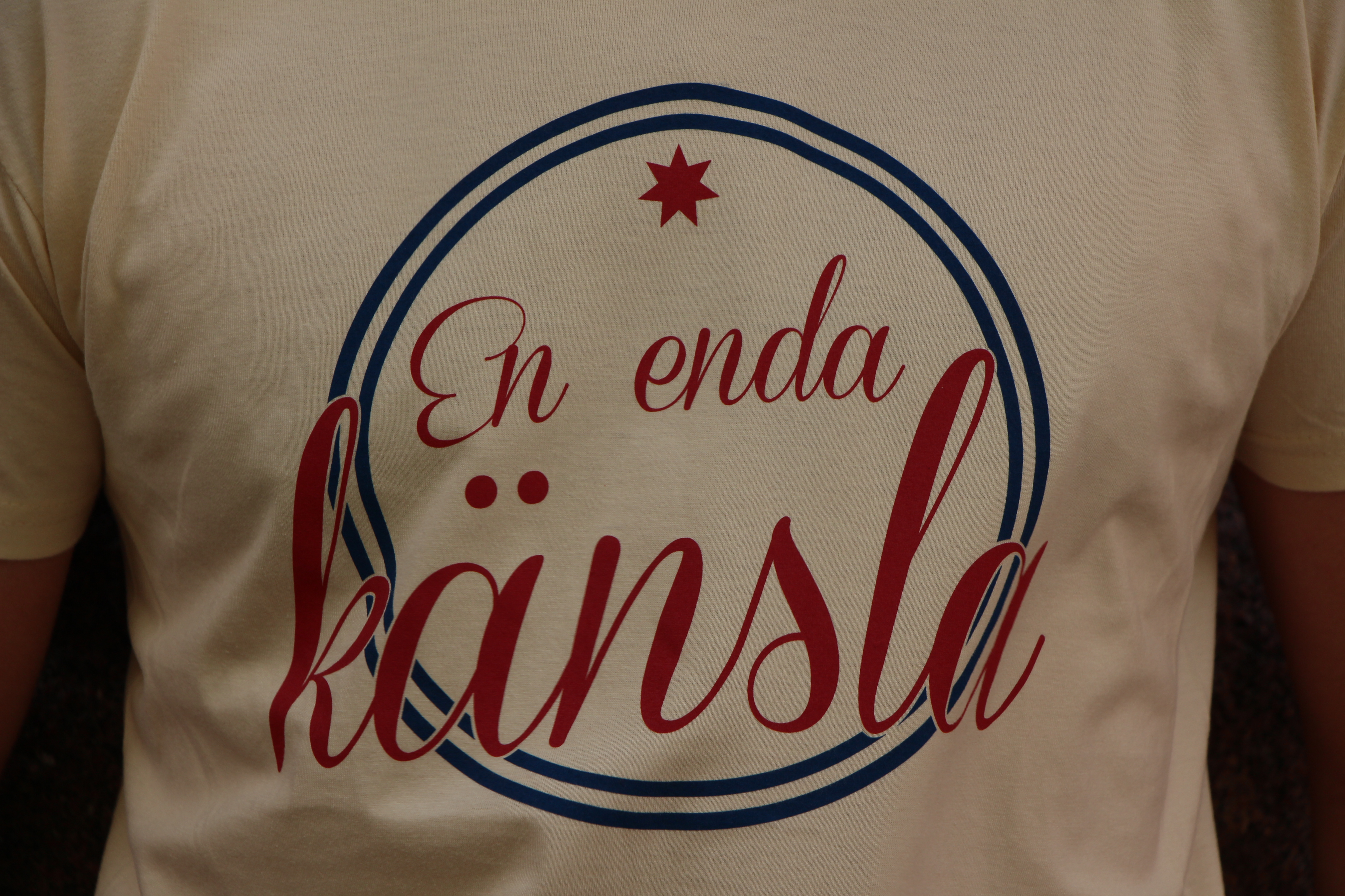 T-shirt, En Enda Känsla