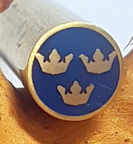 Mosaikpin 3 Tre kronor gul-blå 8 mm - Mässing