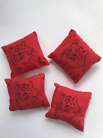 Julspecial Leksakskudde med kattmynta  4-pack Röd