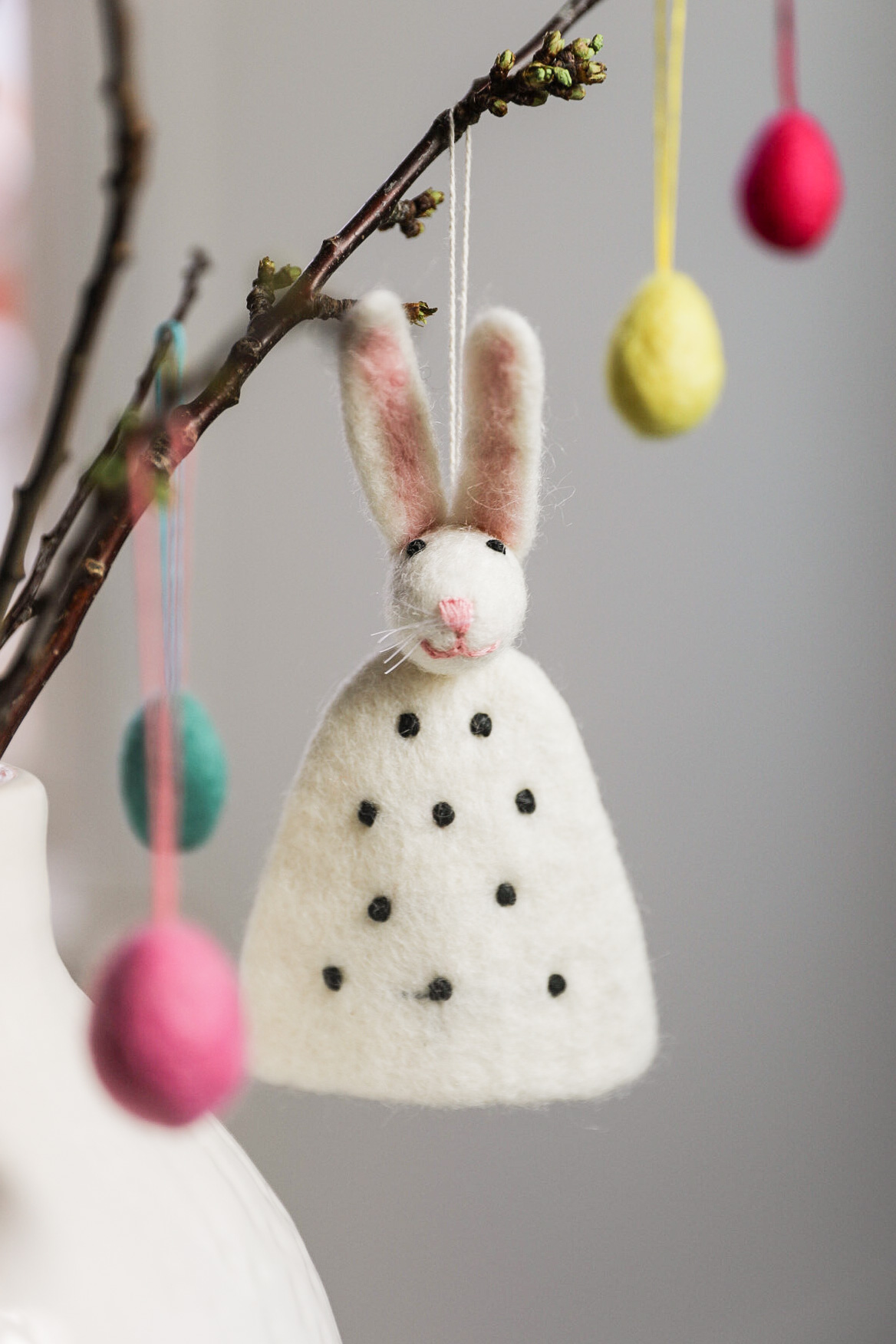 Afroart BUNNY Äggvärmare Påskdekoration Bunny with Long Dress White