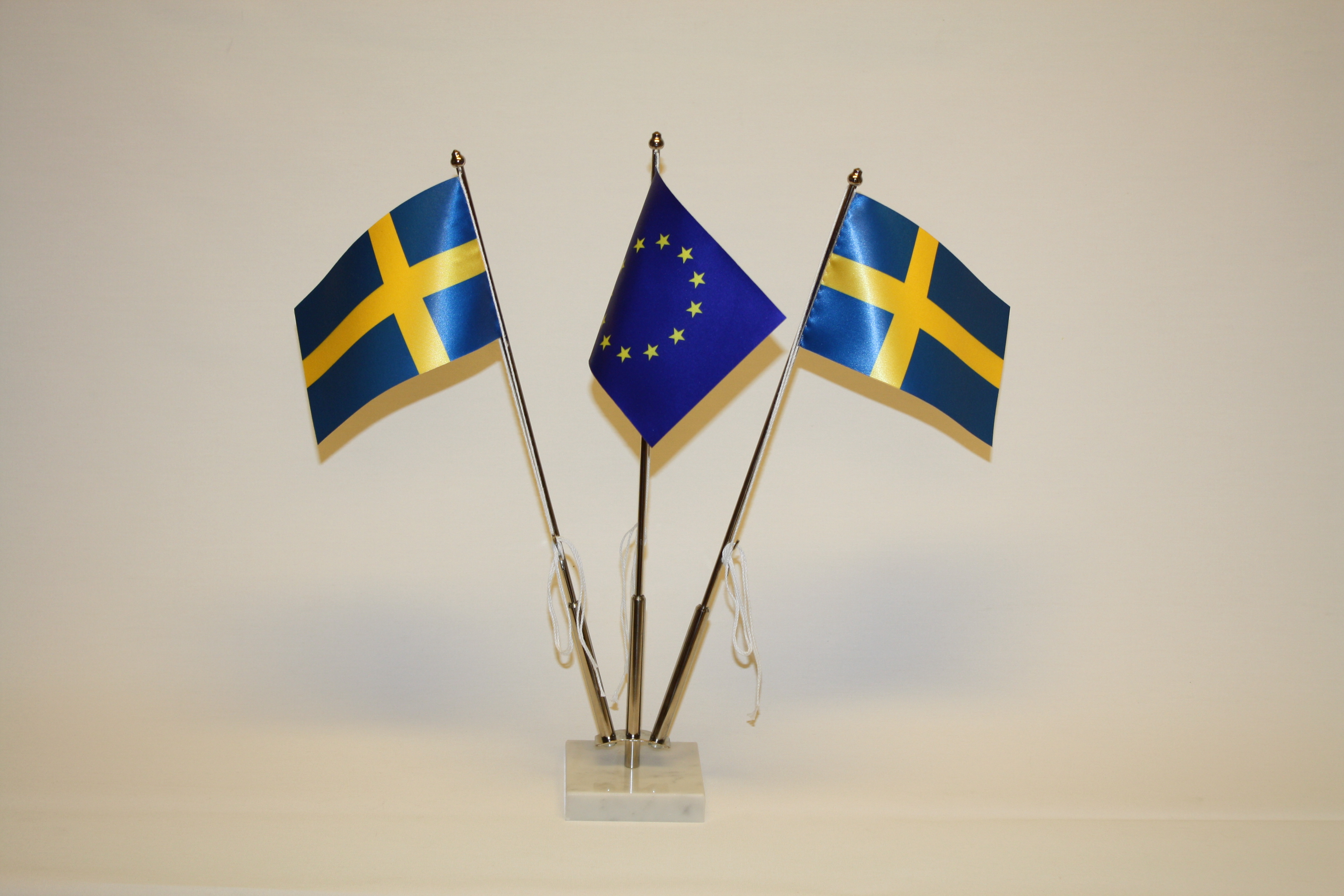 Bordsstång med 3 stänger ink flaggor