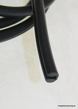 Rubber strip fuel tank black 8 mm diameter, about 2 mm remaining in groove. 200 cm