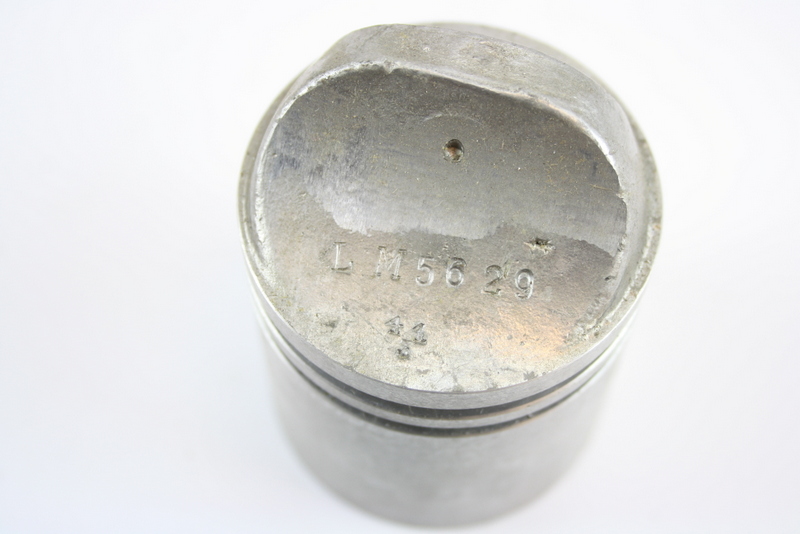 Mäntä LM 5629 NOS 52,00 mm HVA/ILO 98 cc 1936-40, ilman männänrengasta mutta männänpultilla. - 2