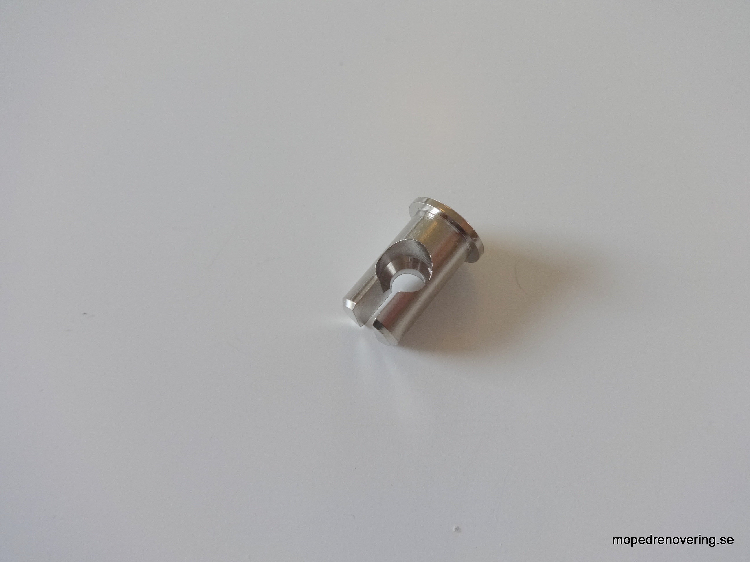Delt nippel til kabel med hat. Diameter 8/10 mm, længde 15 mm - 3