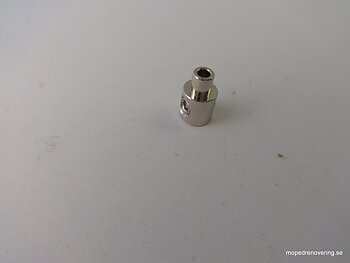 Nippa ruuvilla, pituus 11 mm, halkaisija 7 / 4,1 mm