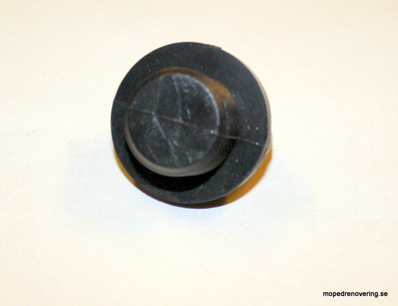 Öljyn täyttötulppa Suzuki K50 - 3