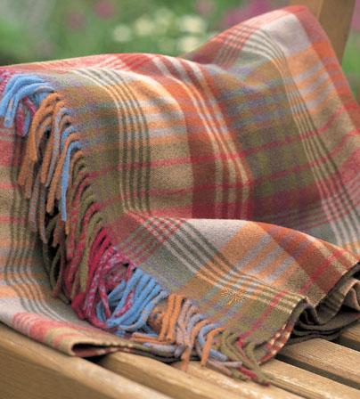 Mulberry Ancient Tartan Lambs Wool Throw /Ullpläd - I lager - 4