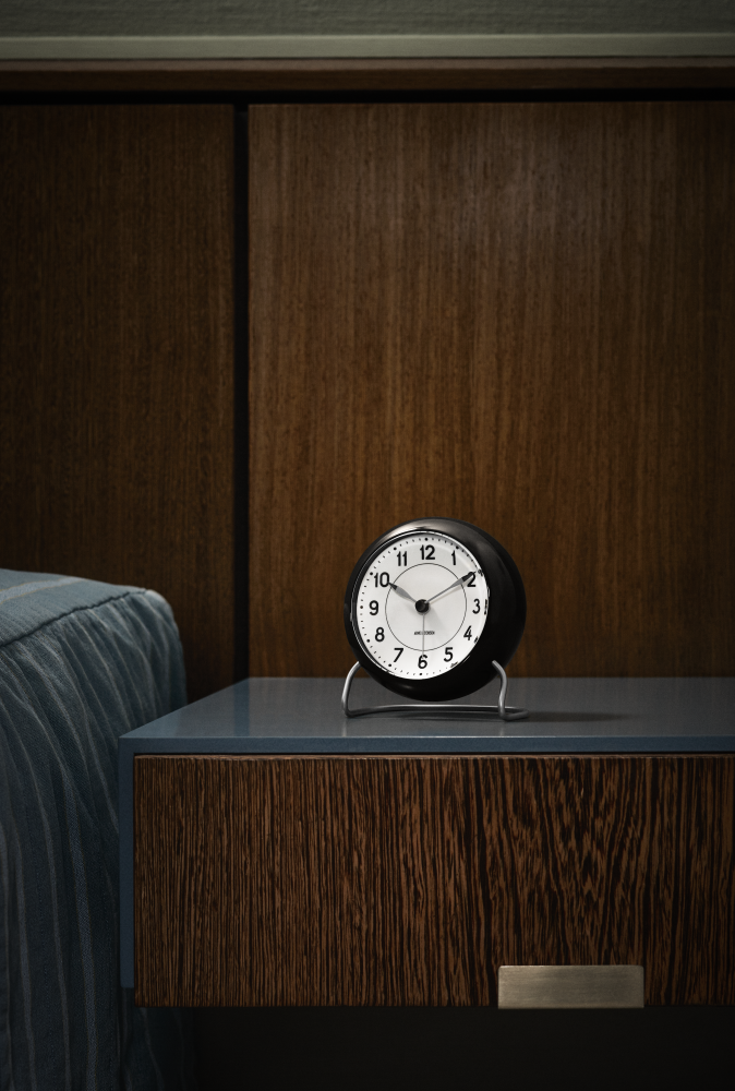 Arne Jacobsen Station Table clock black - 4
