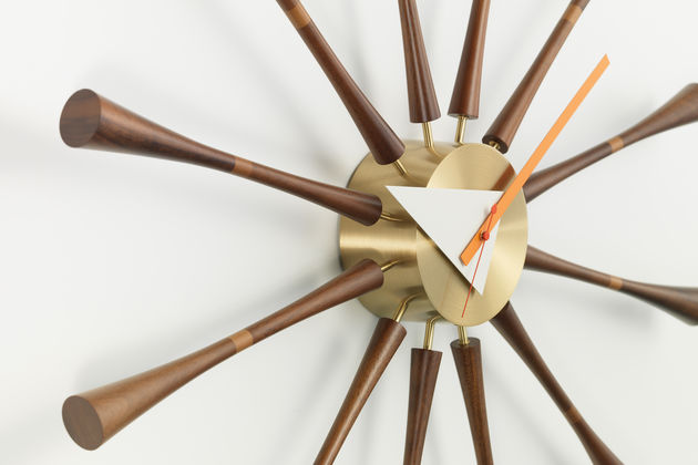 Spindle Wall Clock (Walnut) - Vitra - 2