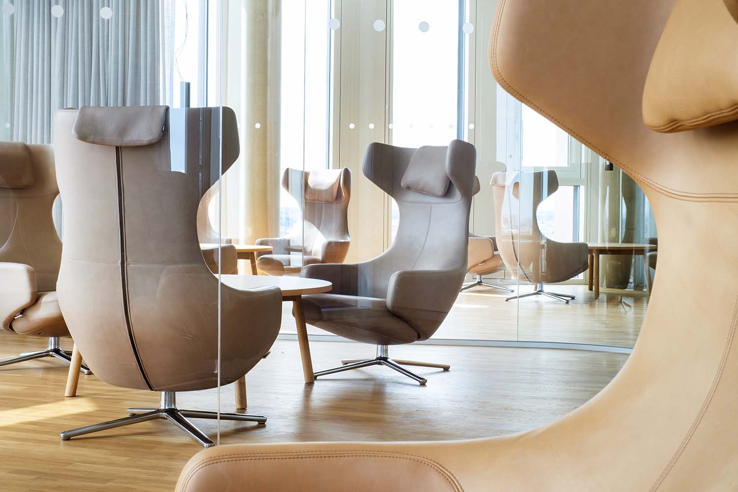 Grand Repos Armchair (Leather) - Vitra - 8