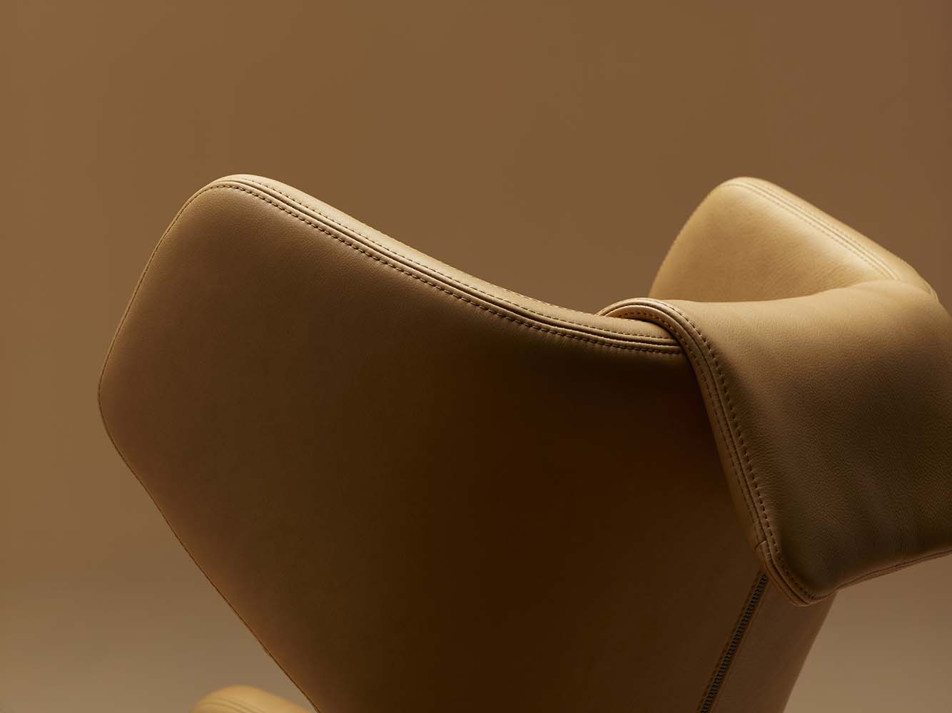 Grand Repos Armchair (Leather) - Vitra - 5