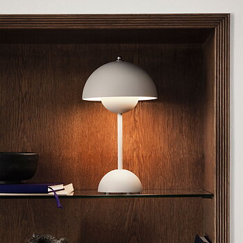 Flowerpot Portable VP9 Table lamp (matte white) - In stock