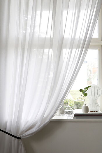 Gardin Lyx Hotellvoile Vit finns i två storl: