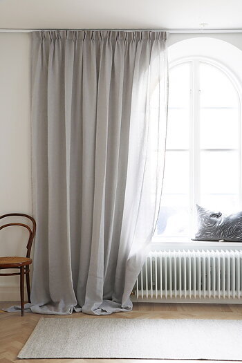 Gardin Kelly hellinne Himmelsgrå finns i två storl: