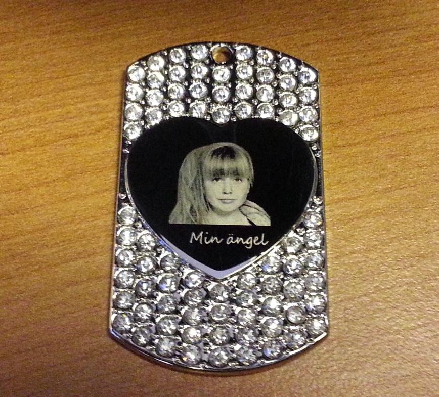 Tag with Strass (Large) Nickel Plated 29x50x2,5mm with Heart in the Middle