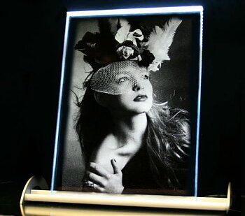 Photo engraved in Optiwhite Glass 165x225x10 mm incl. LED Lighting