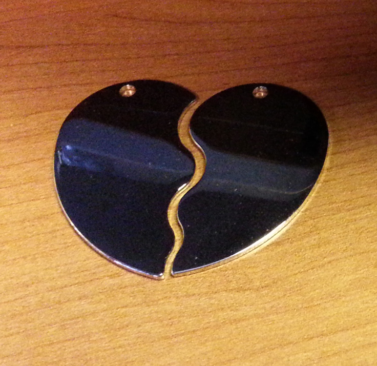 Delat Hjärta nickelpläterat 50x45x1,5mm