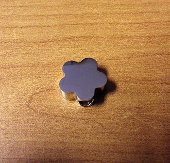 Flower-Shaped Charm with Your Text (for "Artemis" & "Alessa")