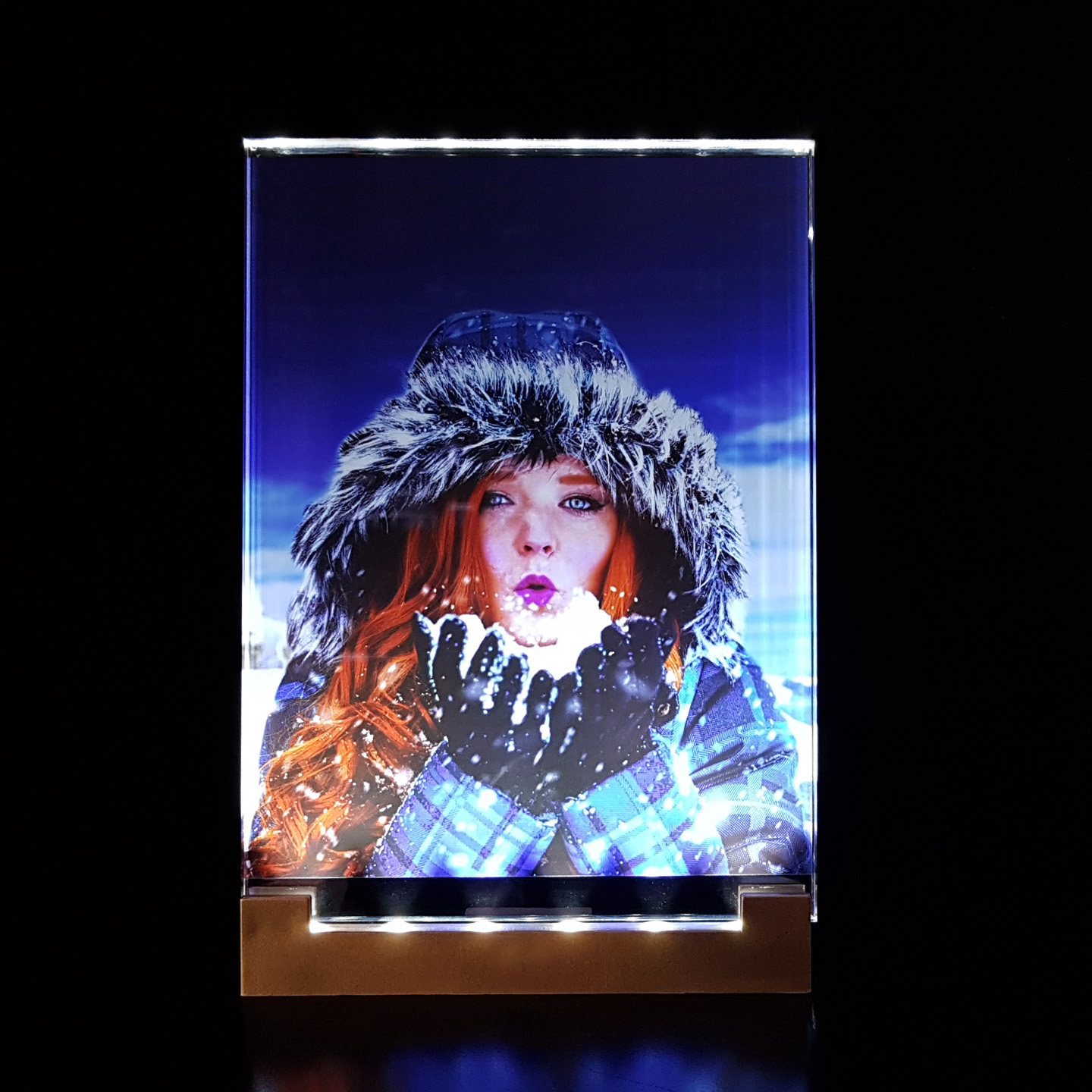 CUSTOMIZED CRYSTAL GIFTS IN COLOR