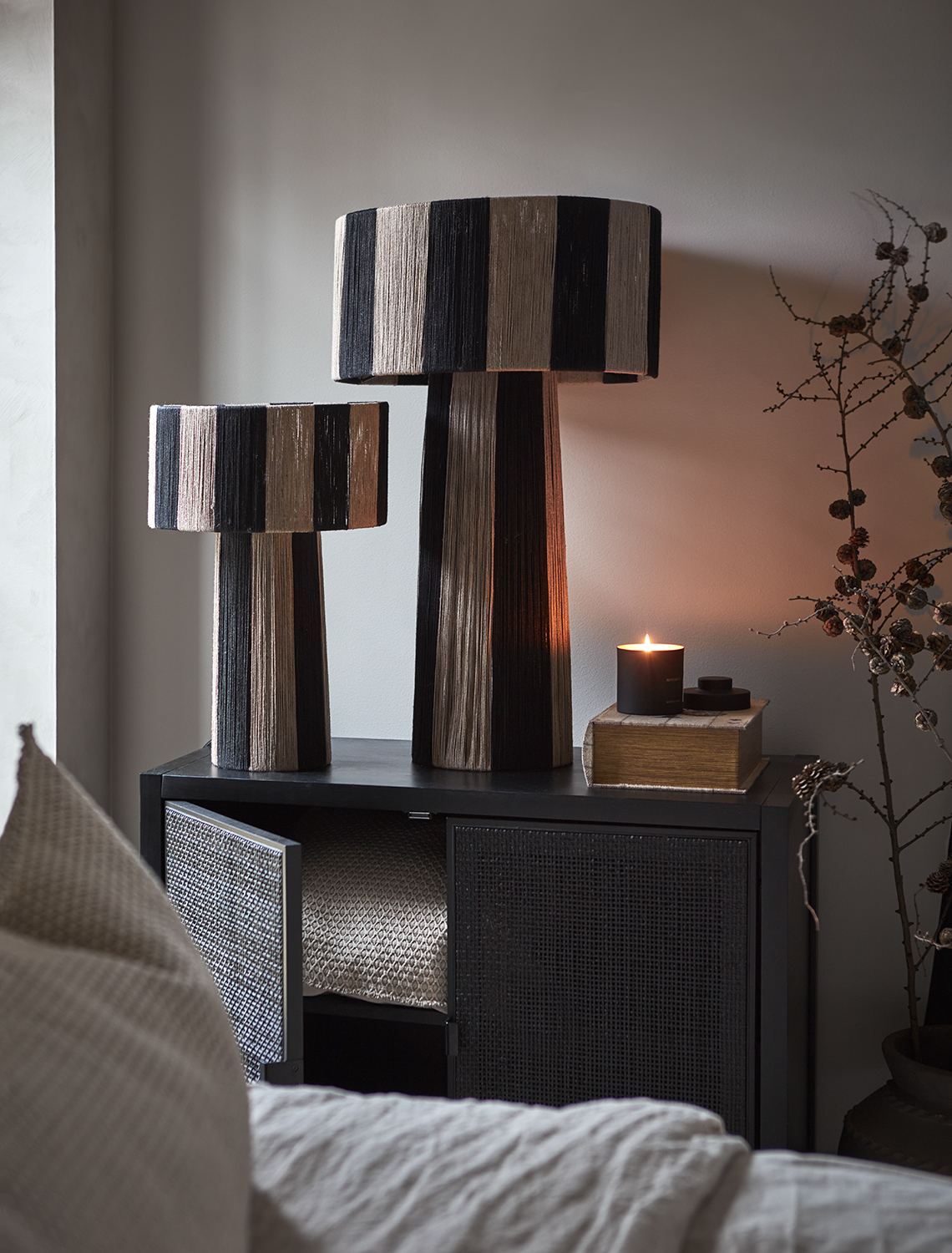 Jullan Bordslampa i ull Svart/Natur