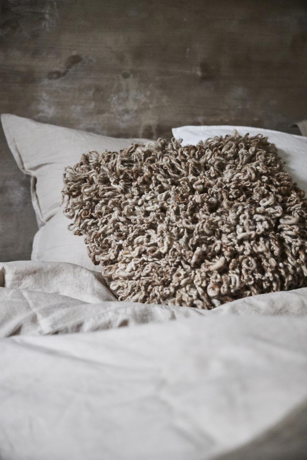 Love Kuddfodral i ull Beige 