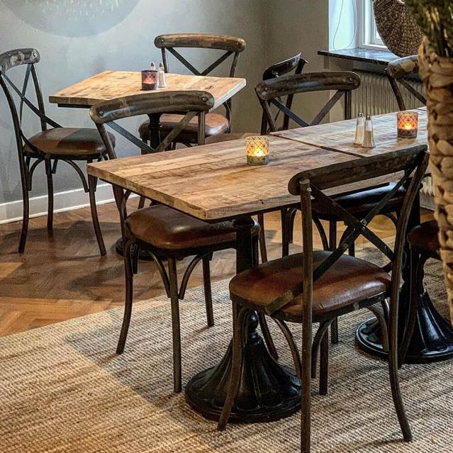Bistro Matsstol med skinnsäte och kors i ryggen 