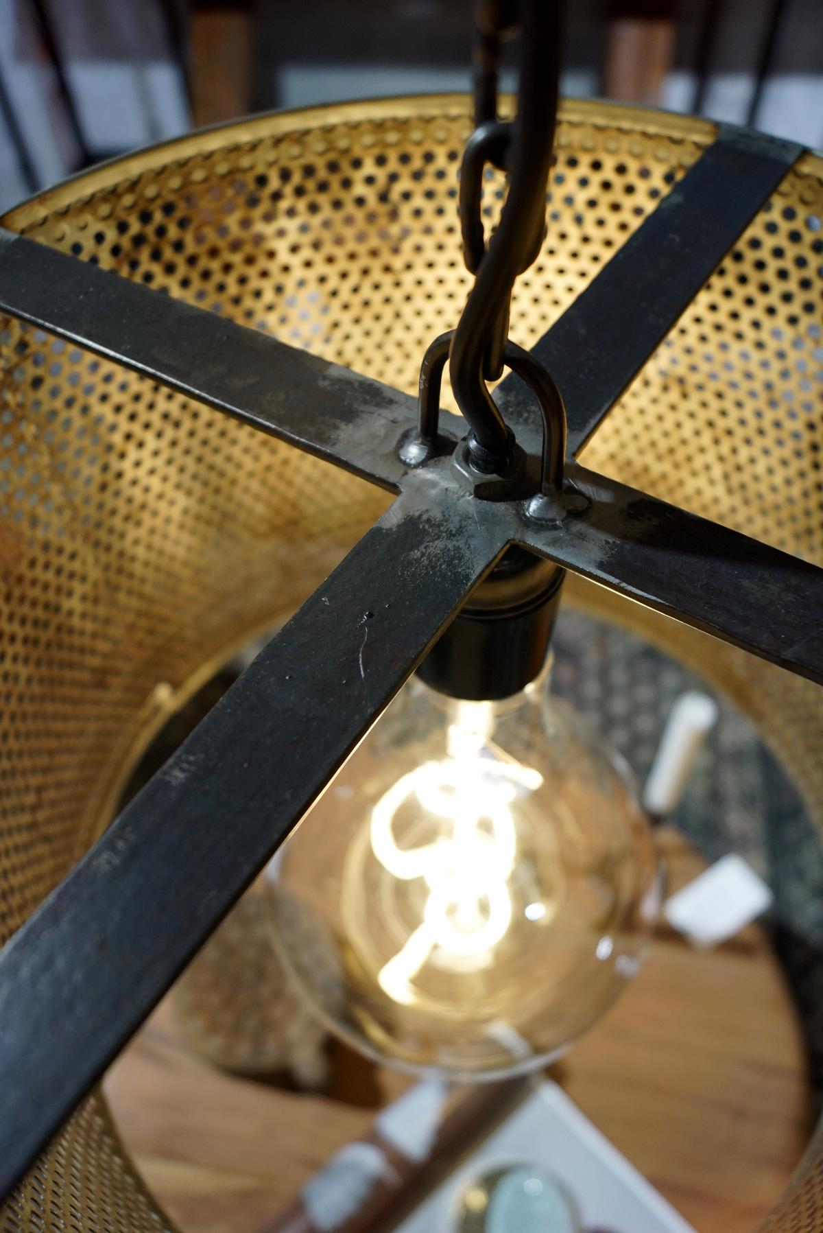 Kelly Taklampa i en industriell design - 6