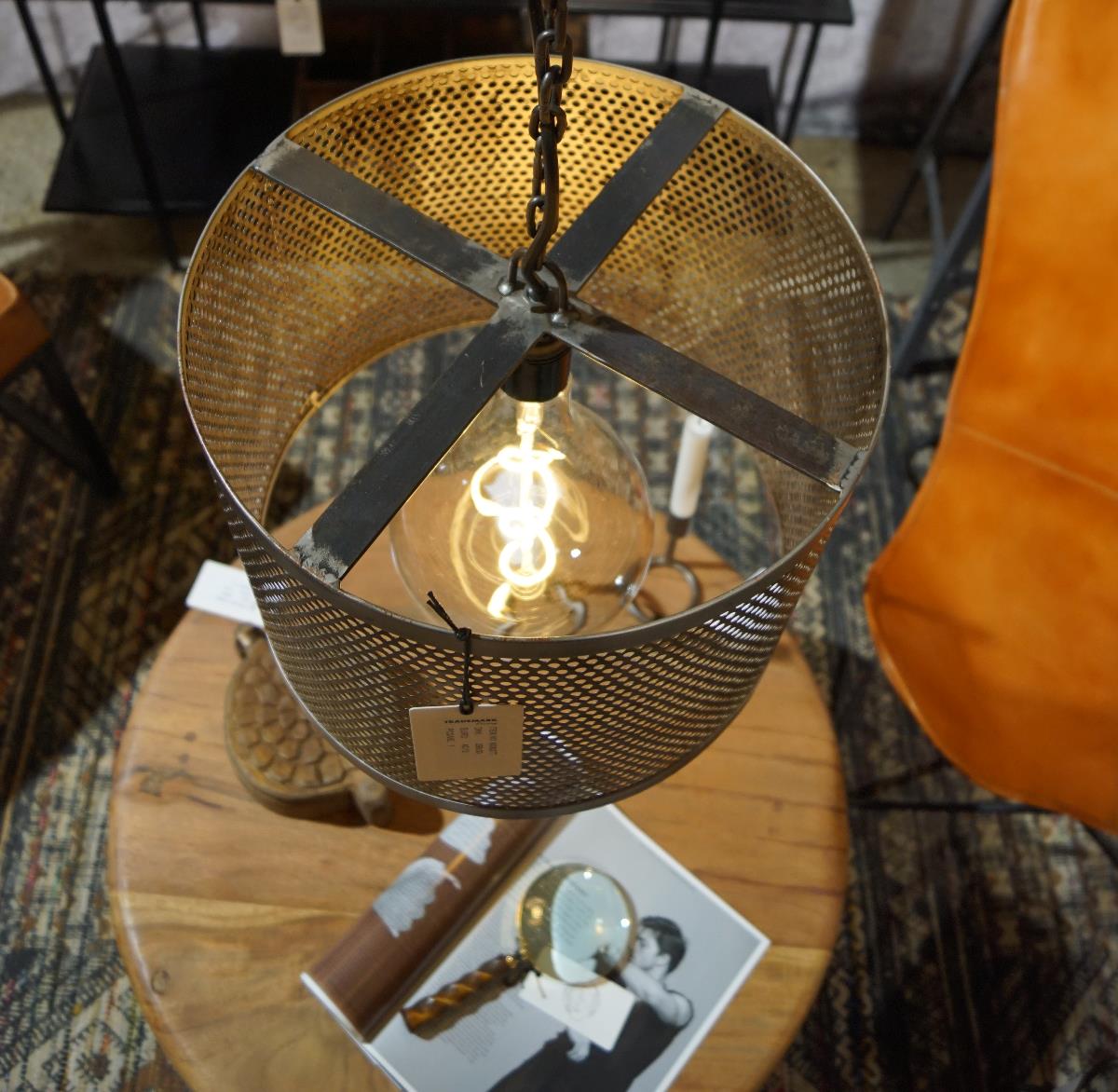 Kelly Taklampa i en industriell design - 3