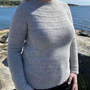 Yarnwick Nanna Sweater  Stickmönster Blenda Gotland