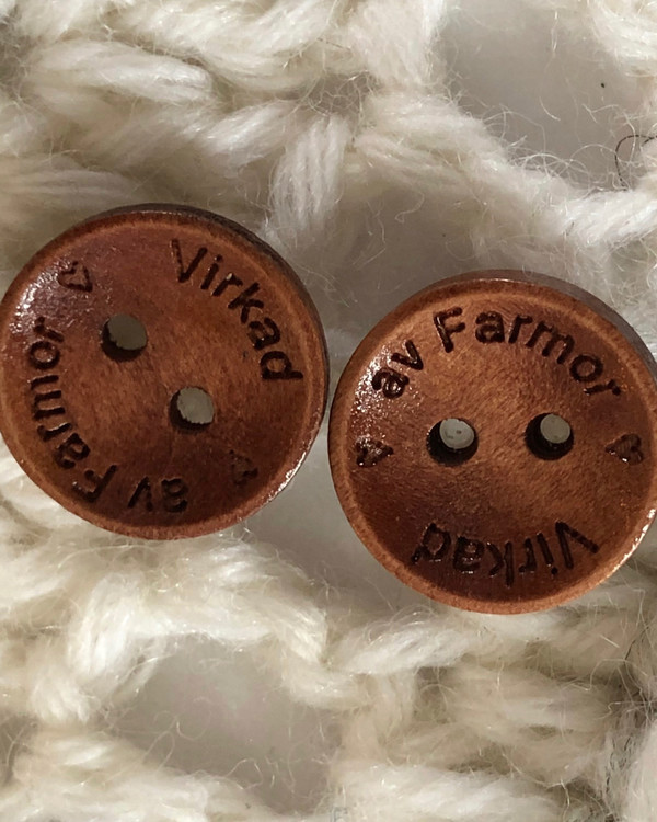 Träknapp Virkad av farmor Cognac 15 mm