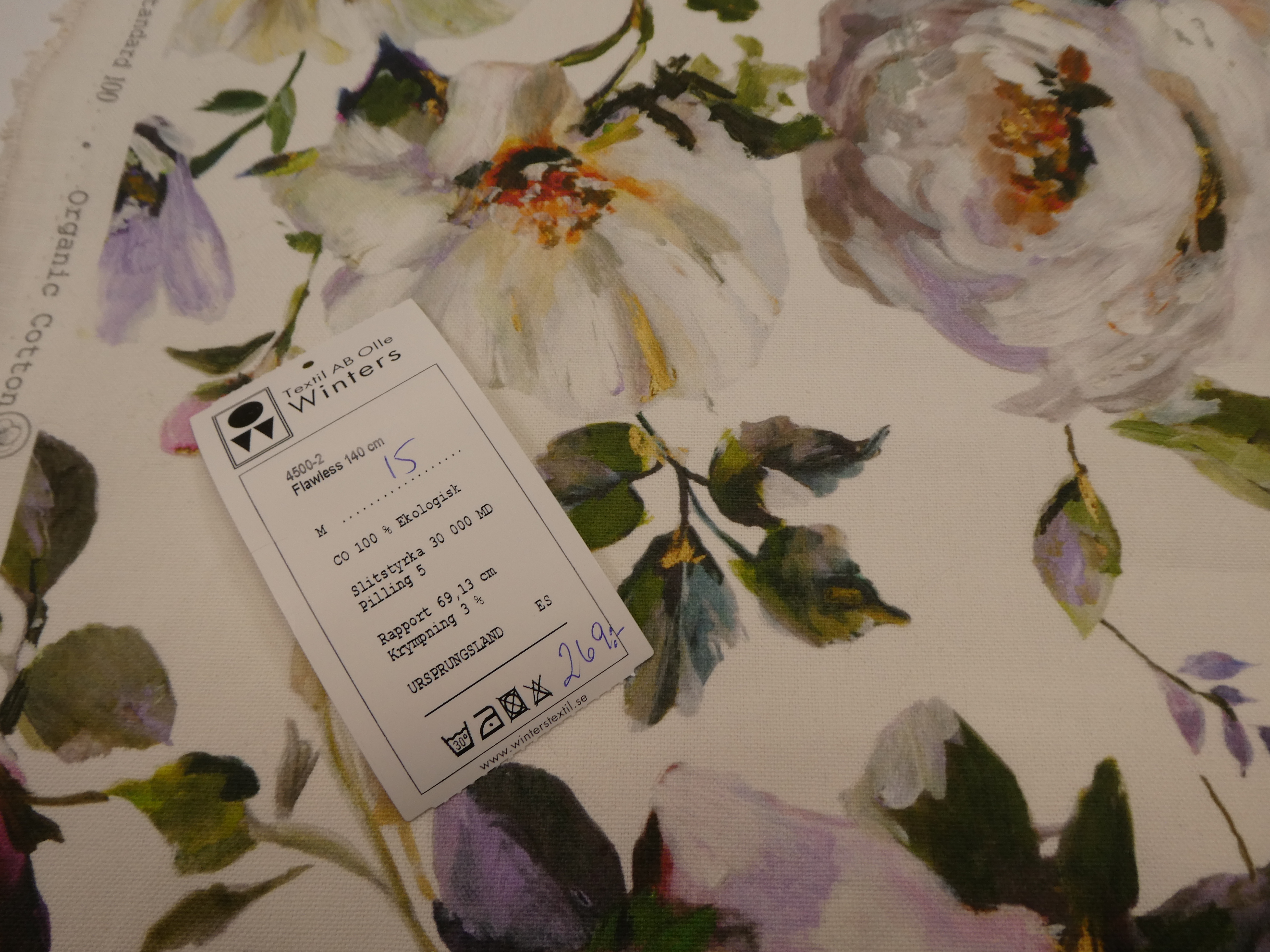 Flowless möbeltyg på ljus botten med blommor i rosa ,gula och gröna toner - 2