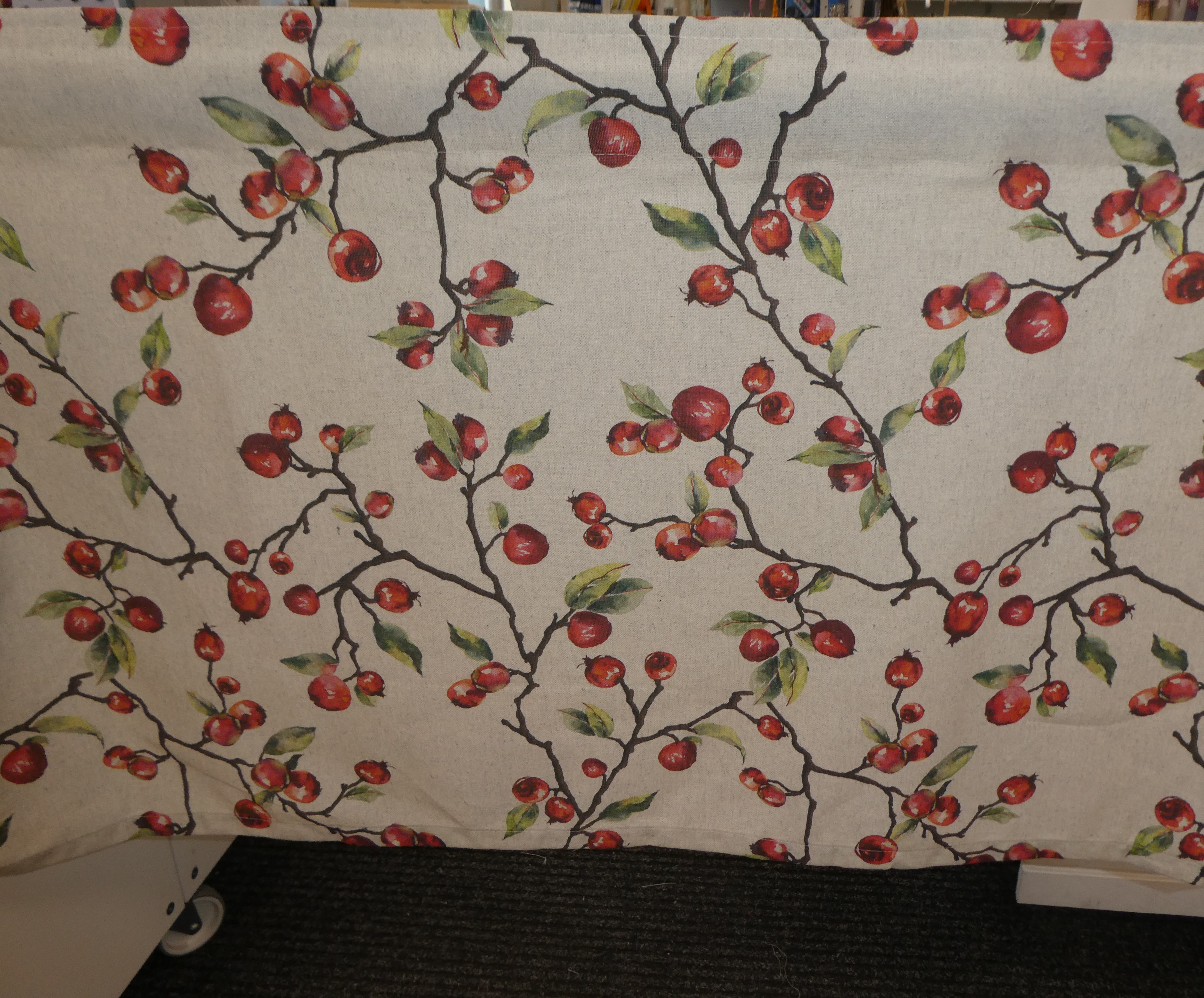 naturfärgad botten med äppelkvistar